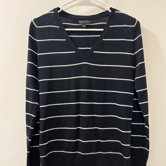 Banana Republic Womens Merino Wool Blue White Striped V-Neck Sweater Size Small - Picture 3 of 9